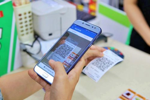 Thanh toán qua QR code tăng đột biến, một loại hình giao dịch khác 'hết thời'