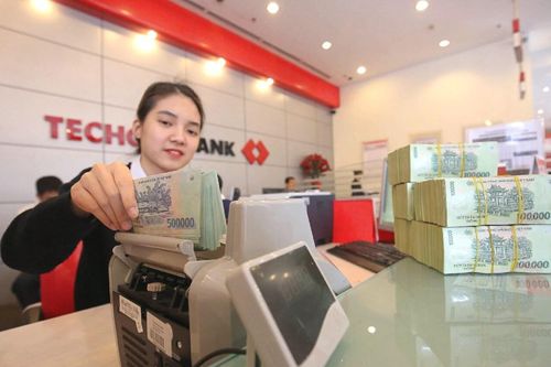 Vừa chi 2.600 tỷ để mua cổ phiếu TCB, con gái Chủ tịch Techcombank đã 'lời' gần 9%