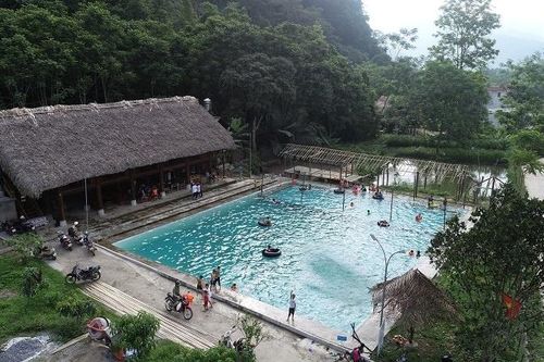 Tiếp sức cho người dân thoát nghèo từ làm du lịch