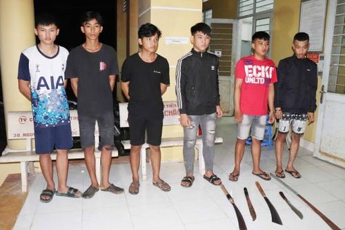 Ngăn chặn nhóm 'trẻ trâu' mang hung khí chuẩn bị chém nhau