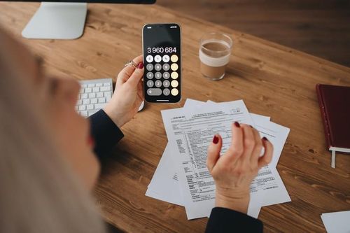 Giáo viên chủ nhiệm có trách nhiệm thu tiền của học sinh?