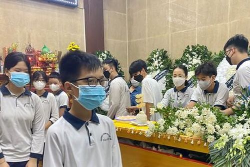 Tiễn con chặng cuối