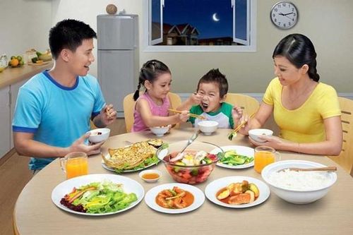 Cách tổ chức bữa ăn hợp lý và đủ dinh dưỡng trong gia đình