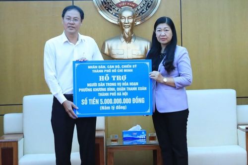 Trao hỗ trợ của TP Hồ Chí Minh cho nạn nhân vụ cháy tại Thanh Xuân