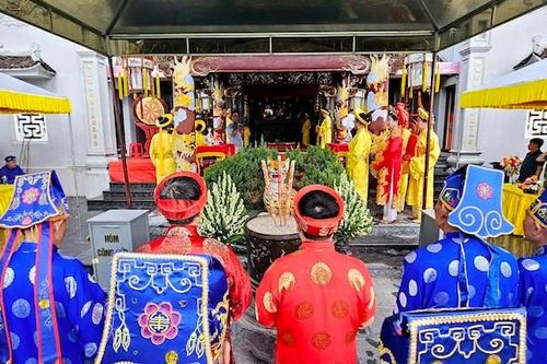 Tưng bừng lễ hội Đền Cửa Ông