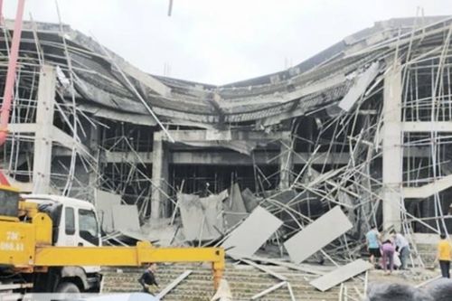 Trung tâm văn hóa huyện Tuyên Hóa đang thi công bị đổ sập một phần