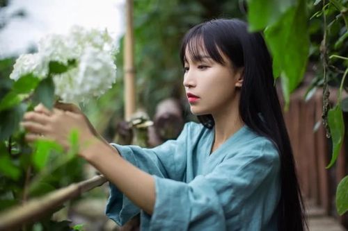 'Tiên nữ đồng quê' Trung Quốc tái xuất, fan mừng ra mặt