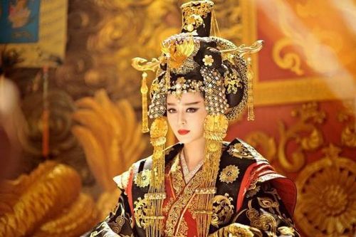 Võ Tắc Thiên cất giấu gì trong mật thất mà cấm không cho ai vào?