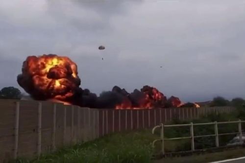 Video tai nạn máy bay khiến bé gái trên mặt đất thiệt mạng