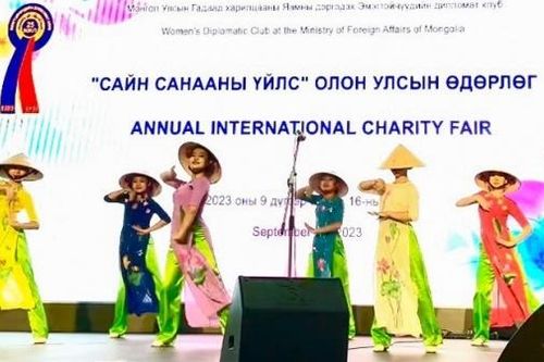 Giới thiệu văn hóa, ẩm thực Việt Nam tại Hội chợ từ thiện quốc tế 2023 Mông Cổ