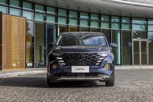 Cận cảnh Hyundai Custin vừa ra mắt thị trường Việt Nam, giá từ 850 triệu đồng