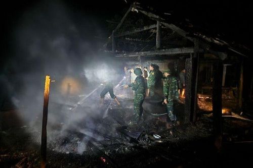 Nghệ An: 'Bà hỏa' ghé thăm thiêu rụi căn nhà cặp vợ chồng già