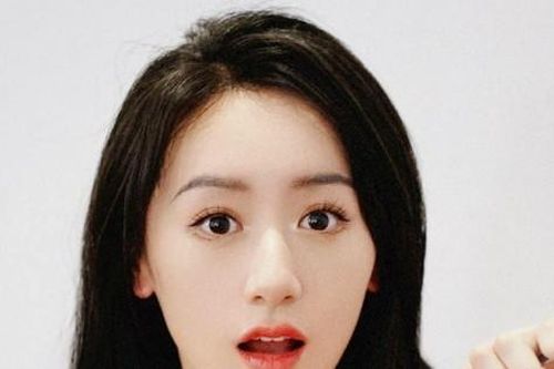 Đối thủ của Địch Lệ Nhiệt Ba bị cấm sóng