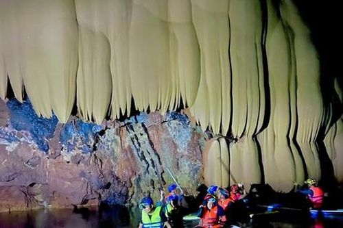 Hang động tráng lệ trên đỉnh Trường Sơn vừa phát hiện đã bị xâm hại thô bạo