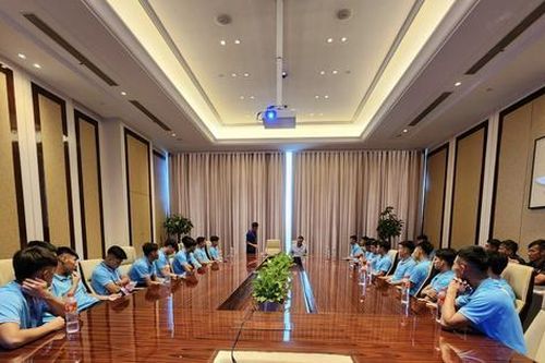 Olympic Việt Nam họp đội, siết tinh thần trước khi nhập cuộc ở Asiad 19