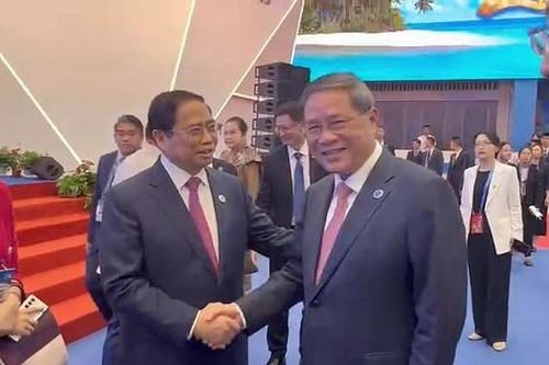 Thủ tướng Phạm Minh Chính bấm nút khai trương khu gian hàng Việt Nam tại CAEXPO