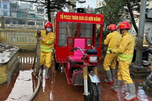 Hà Nội có đội 'chiến thần' ba gác đặc biệt: Hô có cháy, anh em cùng lao xe vào lửa