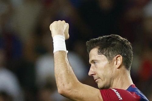 Lewandowski thăng hoa, Barca thắng kiểu 'bàn tay nhỏ'