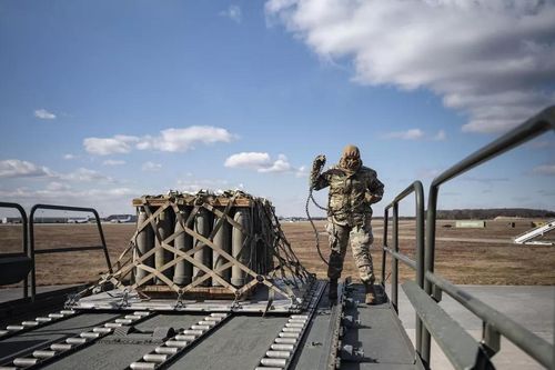 NATO nói yêu cầu vũ khí của Kiev vượt khả năng, Hàn Quốc sẵn sàng hỗ trợ Ukraine