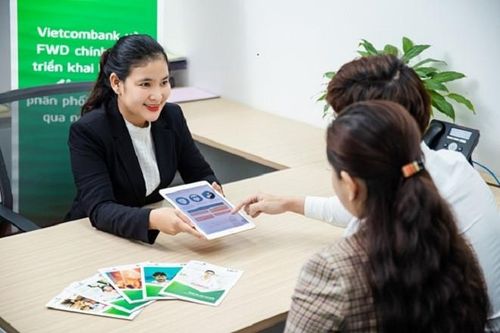 Vay ngân hàng này trả nợ ngân hàng khác 'tắc' vì nhà băng... kéo khách ở lại