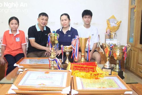 Chuyện một gia đình đam mê bóng bàn ở Nghệ An