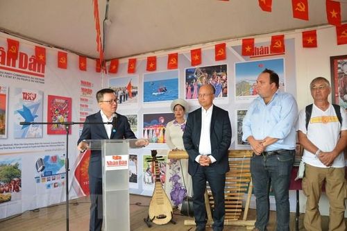 Ấn tượng báo Nhân Dân tại Hội báo Nhân đạo ở Pháp 2023