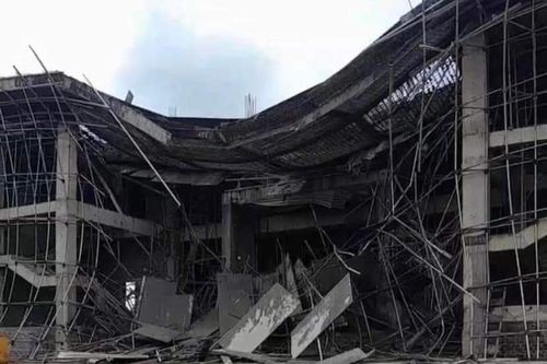 Quảng Bình: Trung tâm văn hóa huyện bị đổ sập khi đang thi công