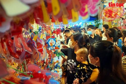 TP Hồ Chí Minh: Phố lồng đèn Trung thu nhộn nhịp tối cuối tuần