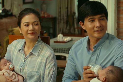 Hé lộ hậu trường chăm con của Công và Phương ở Gia Đình Mình Vui Bất Thình Lình