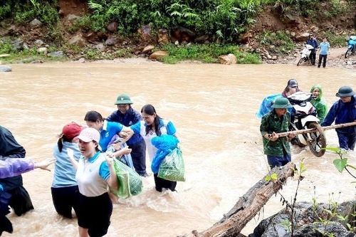 Những cán bộ 'dân vận khéo' vượt núi, băng rừng đến với đồng bào dân tộc Mông