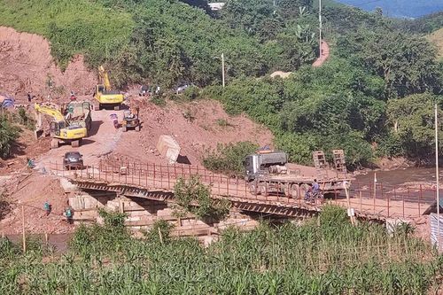 Mường Nhé tập trung khắc phục giao thông sau mưa lũ