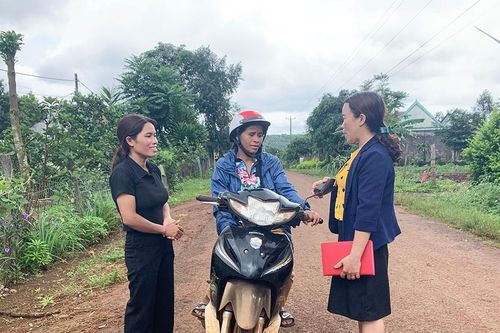 Phụ nữ Chư Prông chung tay đảm bảo trật tự an toàn giao thông