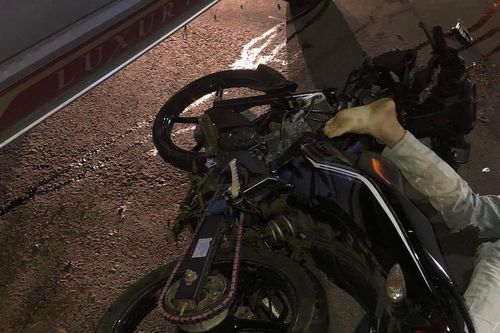 Va chạm với xe khách, 2 thanh niên đi xe máy tử vong