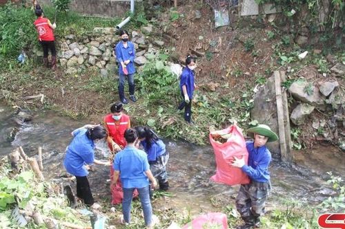 Hơn 300 ĐVTN ra quân 'Ngày chủ nhật xanh'