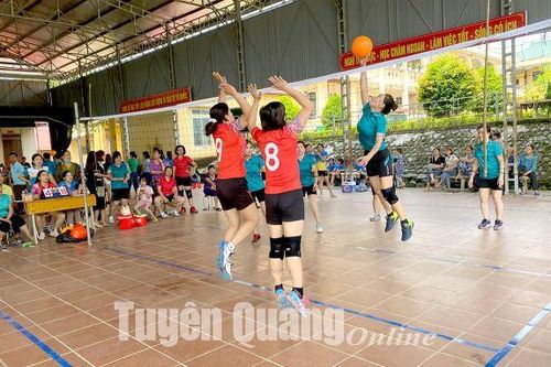 20 đội tham gia Giải bóng chuyền hơi đoàn viên, CNVCLĐ, LLVT huyện Chiêm Hóa