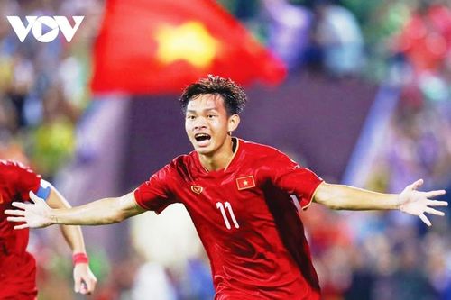 Tấm vé đầu tiên