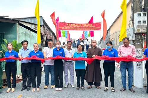 Quỹ từ thiện Thọ Giác và tịnh viện Pháp Hạnh (H.Củ Chi) bàn giao cầu bê-tông, trao học bổng, quà