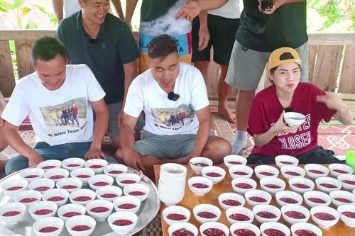 Giải mã người có thể ăn cùng lúc mấy chục bát tiết canh, 50 quả trứng vịt lộn