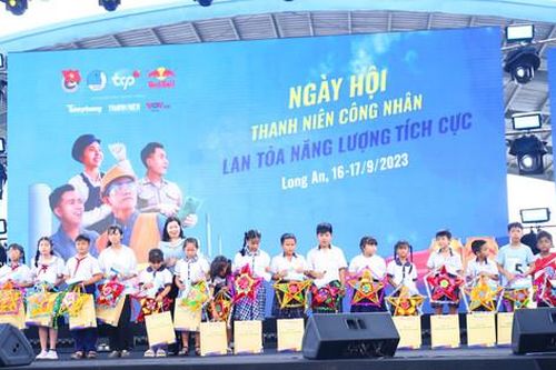 Hơn 8.000 thanh niên công nhân được thăm khám, tư vấn sức khỏe và nhận thuốc miễn phí