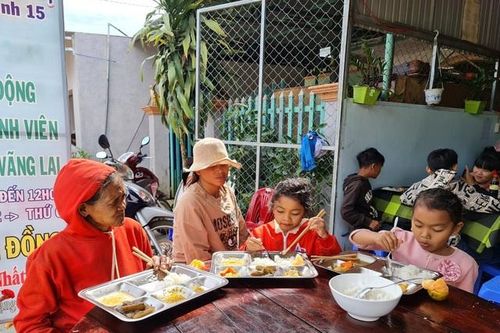 Xây dựng chế độ ăn lành mạnh và cân đối dinh dưỡng cho gia đình