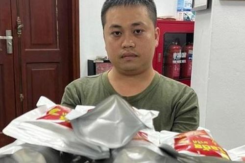 Khởi tố đối tượng buôn bán pháo lậu dịp Trung thu