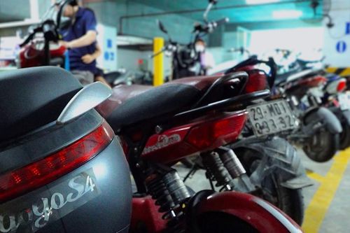 Chủ xe điện chật vật vì bị hạn chế sạc pin