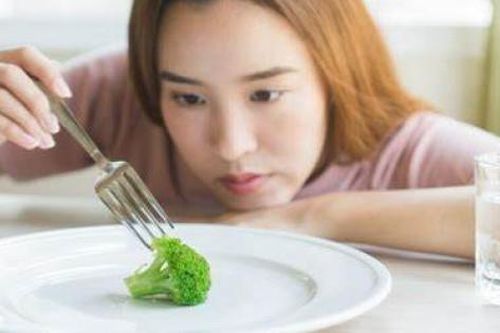 Nhịn ăn để giảm cân sẽ tàn phá sức khỏe một cách không ngờ