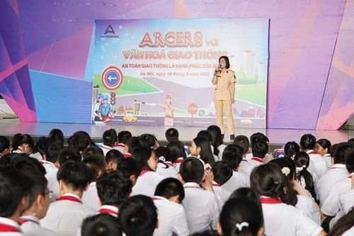 Tuyên truyền pháp luật an toàn giao thông cho hơn 1.400 học sinh, giáo viên