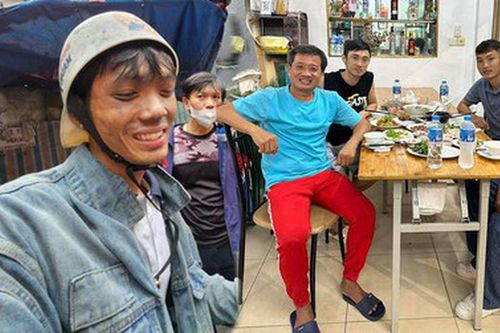 Nhà vô địch marathon Hoàng Nguyên Thanh trở thành thầy mới của 'người hùng' vụ cháy chung cư mini