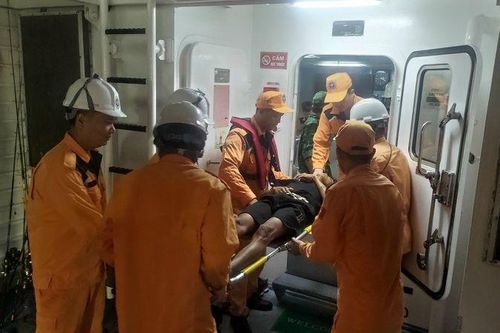 Liên tiếp cứu ngư dân gặp nạn trên biển