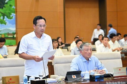Không quy định Tòa án có quyền hạn ra quyết định khởi tố vụ án hình sự tại phiên tòa