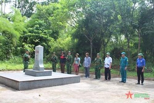 Đảng viên bám địa bàn, giúp dân xóa đói, giảm nghèo