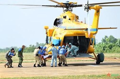 Quan sát viên quân sự, công binh và quân y gìn giữ hòa bình diễn tập tích hợp trên thực địa