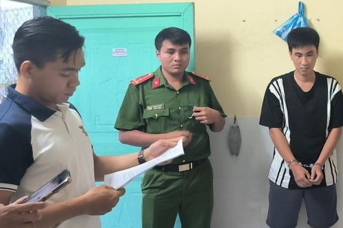 Trò 'bẩn' của gã nhân viên lắp đặt camera
